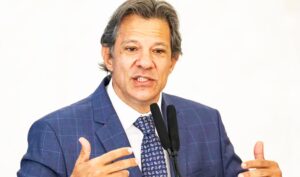 haddad-diz-que-juros-ja-poderiam-ter-caido-mais-mesmo-com-guerra-de-trump