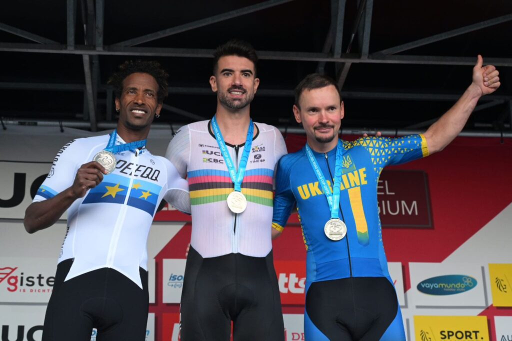 brasil-encerra-copa-do-mundo-de-ciclismo-de-estrada-com-sete-medalhas-e-ouro-de-lauro-chaman