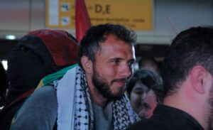 Brasileiro Thiago Ávila, preso a caminho de Gaza, será interrogado em Israel brasileiro-thiago-avila,-preso-a-caminho-de-gaza,-sera-interrogado-em-israel