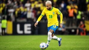 Neymar tenta voltar à seleção, mas banco e bastidores pesam na decisão de Ancelotti neymar-tenta-voltar-a-selecao,-mas-banco-e-bastidores-pesam-na-decisao-de-ancelotti