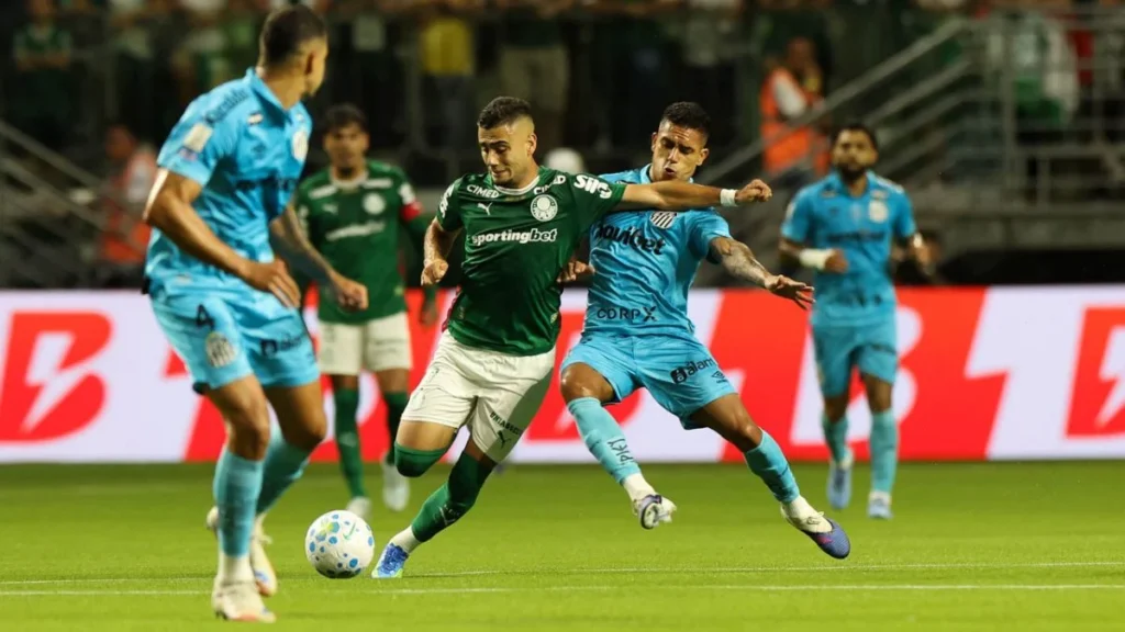 Palmeiras e Santos empatam em clássico agitado com atraso, gol anulado e volta de Paulinho palmeiras-e-santos-empatam-em-classico-agitado-com-atraso,-gol-anulado-e-volta-de-paulinho