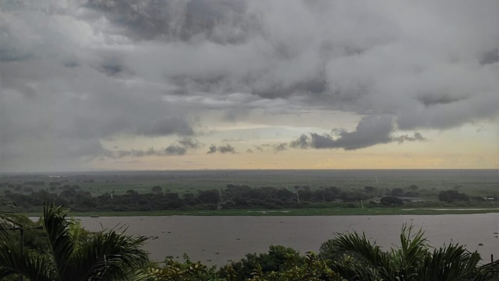 fim-de-semana-sera-de-calor-e-ceu-carregado,-com-chance-de-chuva-e-trovoadas-no-domingo