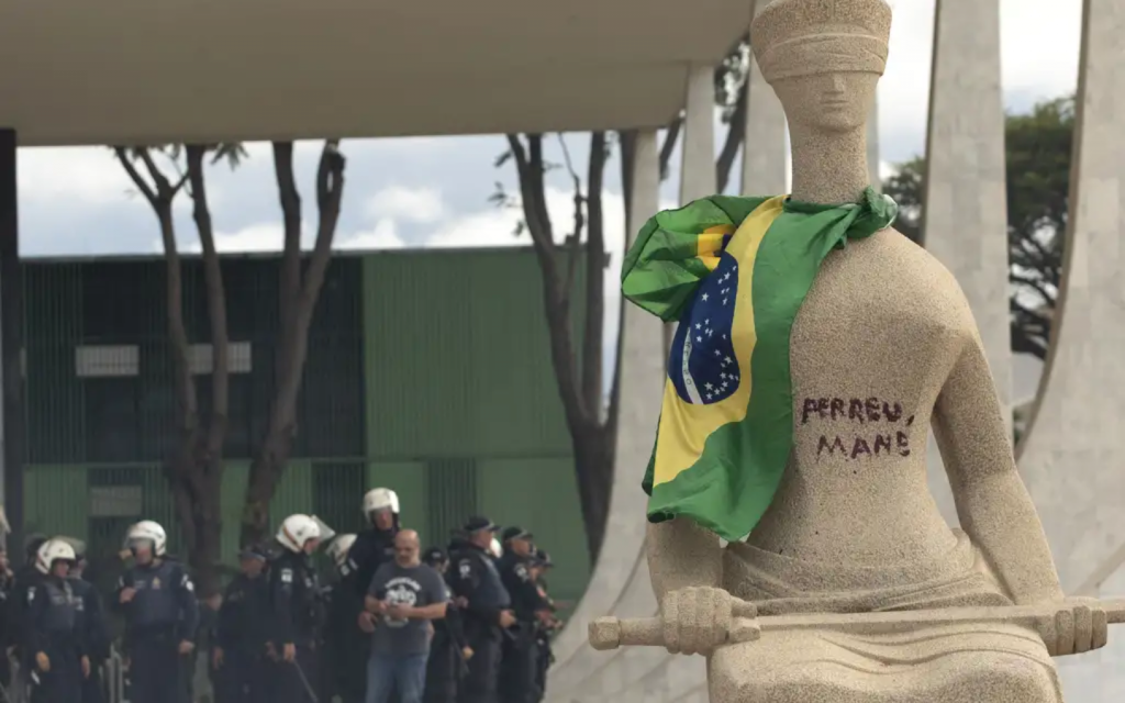 Defesa de Débora do Batom pede redução de pena ao STF após derrubada de veto à dosimetria defesa-de-debora-do-batom-pede-reducao-de-pena-ao-stf-apos-derrubada-de-veto-a-dosimetria