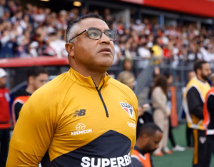 Roger lamenta empate do São Paulo e diz que lesões mudaram rumo do jogo roger-lamenta-empate-do-sao-paulo-e-diz-que-lesoes-mudaram-rumo-do-jogo