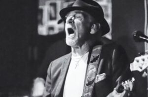 morre-alex-ligertwood,-voz-marcante-da-fase-mais-conhecida-do-santana