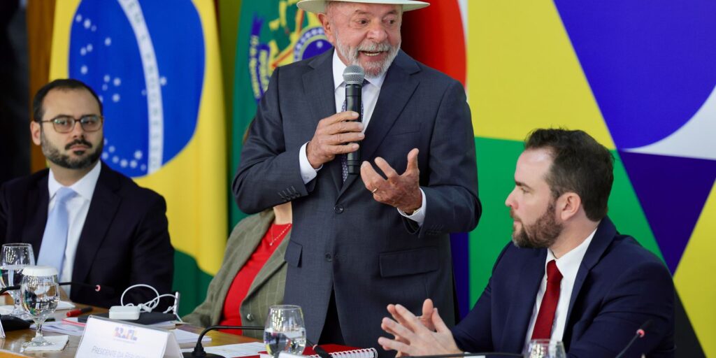 Lula: Desenrola Brasil ajudará população a “tirar corda do pescoço” lula:-desenrola-brasil-ajudara-populacao-a-“tirar-corda-do-pescoco”