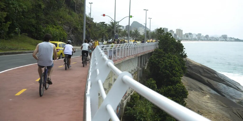 Prefeitura do Rio fecha Ciclovia Tim Maia após ondas de 2 metros prefeitura-do-rio-fecha-ciclovia-tim-maia-apos-ondas-de-2-metros