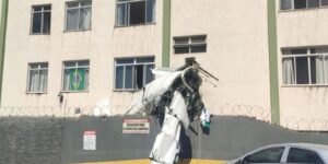 Avião de bimotor cai e bate em prédio em Belo Horizonte aviao-de-bimotor-cai-e-bate-em-predio-em-belo-horizonte