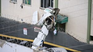 Morre a terceira vítima do acidente com o avião que bateu em prédio em MG morre-a-terceira-vitima-do-acidente-com-o-aviao-que-bateu-em-predio-em-mg