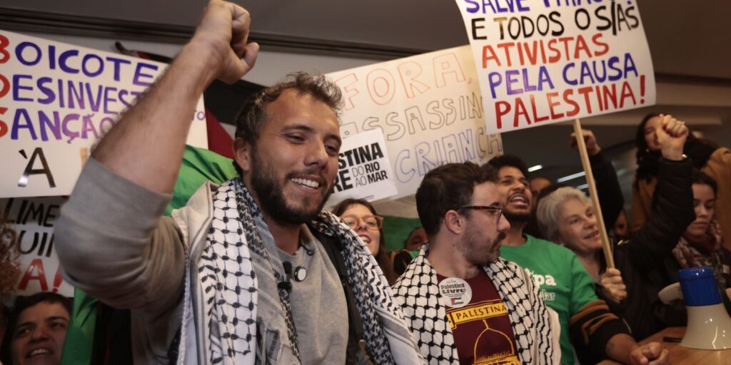Israel estende prisão de ativista brasileiro por seis dias israel-estende-prisao-de-ativista-brasileiro-por-seis-dias
