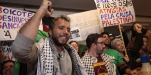 Israel estende prisão de ativista brasileiro por seis dias israel-estende-prisao-de-ativista-brasileiro-por-seis-dias