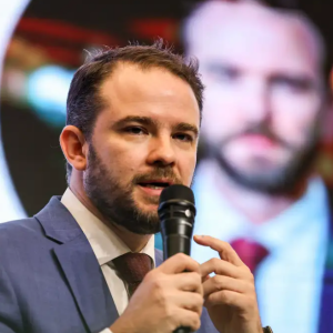 Durigan diz que endividamento, juros e segurança podem ampliar insatisfação com o governo Lula durigan-diz-que-endividamento,-juros-e-seguranca-podem-ampliar-insatisfacao-com-o-governo-lula