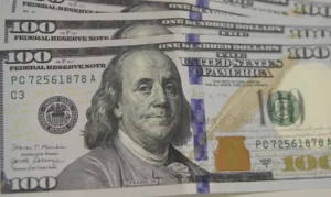 Dólar cai a R$ 4,91 e fecha no menor nível em mais de dois anos dolar-cai-a-r$-4,91-e-fecha-no-menor-nivel-em-mais-de-dois-anos