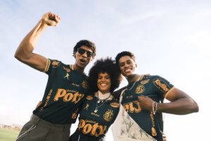 pele-volta-ao-uniforme-do-mirassol-em-acao-de-marca-para-estreia-na-libertadores