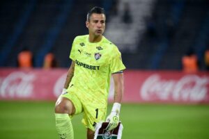 fabio-bate-recorde-e-se-torna-o-jogador-com-mais-partidas-na-historia-da-libertadores
