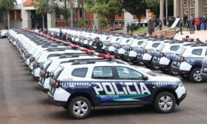 criminosos-rendem-policiais-e-roubam-caminhao-oficial-de-ms-em-sao-paulo