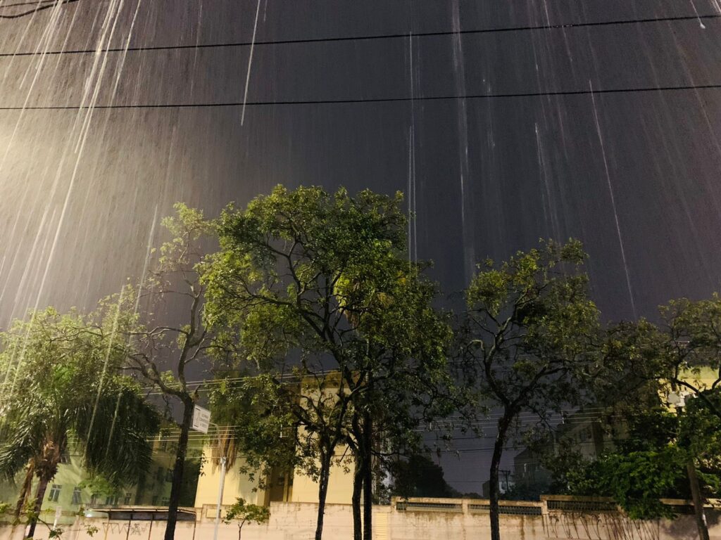 energisa-alerta-para-riscos-com-rede-eletrica-durante-temporais-em-mato-grosso-do-sul