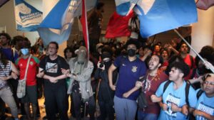estudantes-da-usp-em-greve-invadem-predio-da-reitoria-durante-manifestacao