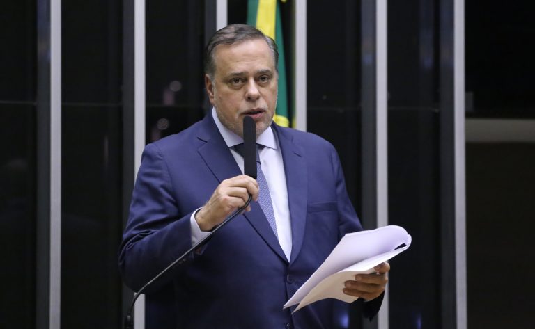Comissão aprova proposta para regular relação entre carros e bicicletas no trânsito comissao-aprova-proposta-para-regular-relacao-entre-carros-e-bicicletas-no-transito