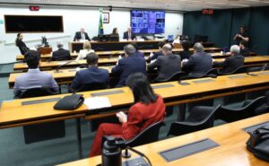 setor-empresarial-pede-reducao-de-encargos-trabalhistas-e-critica-fim-da-escala-6×1