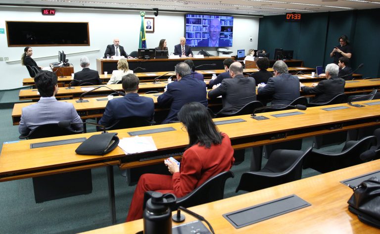 Setor empresarial pede redução de encargos trabalhistas e critica fim da escala 6×1 setor-empresarial-pede-reducao-de-encargos-trabalhistas-e-critica-fim-da-escala-6×1
