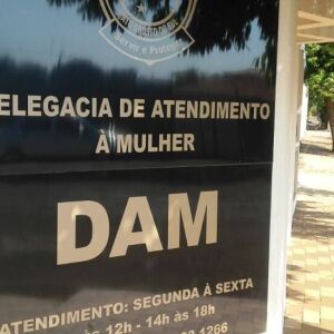 Mulher é perseguida na rua por ex com faca em Paranaíba: ‘não fica com mais ninguém’ mulher-e-perseguida-na-rua-por-ex-com-faca-em-paranaiba:-‘nao-fica-com-mais-ninguem’