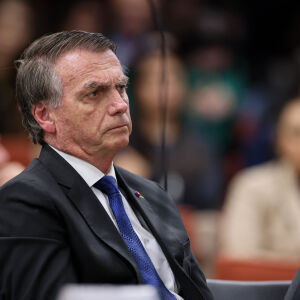 Defesa aponta erro judiciário e pede revisão de condenação de Jair Bolsonaro defesa-aponta-erro-judiciario-e-pede-revisao-de-condenacao-de-jair-bolsonaro