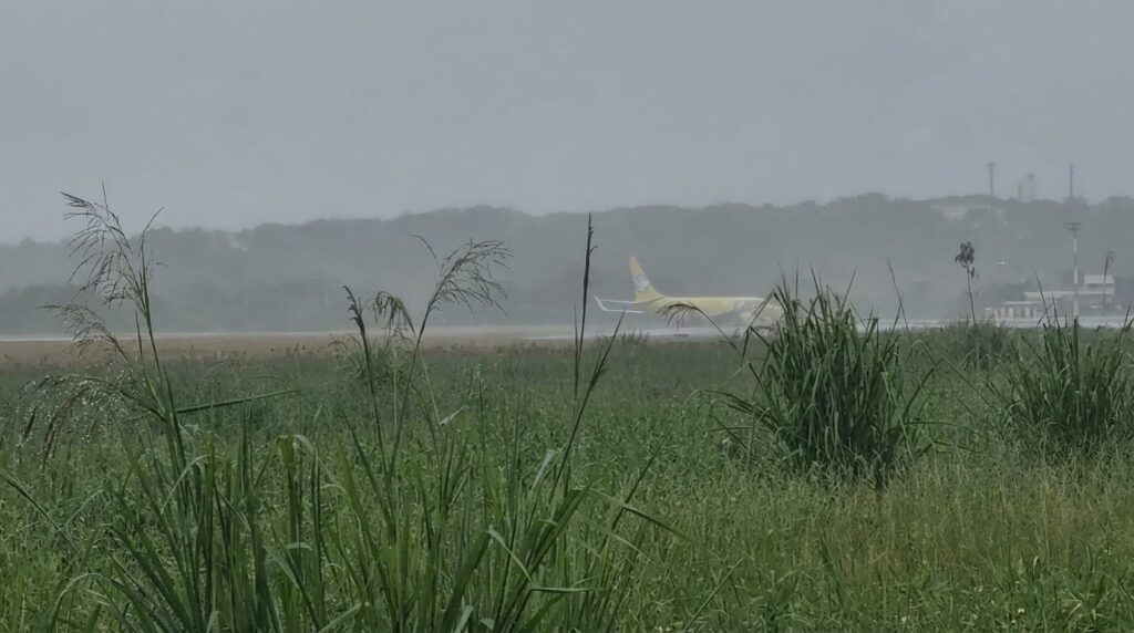 VÍDEO: Avião cargueiro da GOL sai da pista ao aterrissar em aeroporto video:-aviao-cargueiro-da-gol-sai-da-pista-ao-aterrissar-em-aeroporto