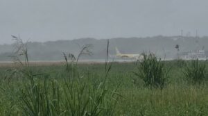 video:-aviao-cargueiro-da-gol-sai-da-pista-ao-aterrissar-em-aeroporto
