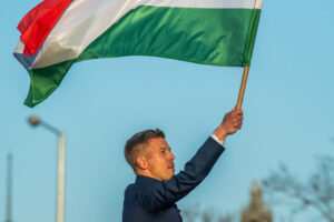 peter-magyar-toma-posse-como-primeiro-ministro-da-hungria-e-encerra-era-orban