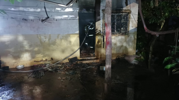 Incêndio em Ladário destrói residência no bairro Nova Aliança e mobiliza Corpo de Bombeiros incendio-em-ladario-destroi-residencia-no-bairro-nova-alianca-e-mobiliza-corpo-de-bombeiros
