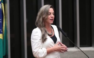 comissao-aprova-ampliacao-do-acesso-de-professores-a-livros-de-sua-area-de-atuacao