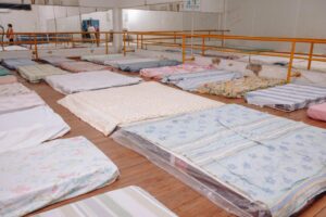 Com frio e chuva, Campo Grande reforça acolhimento à população em situação de rua com-frio-e-chuva,-campo-grande-reforca-acolhimento-a-populacao-em-situacao-de-rua