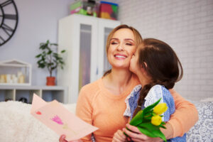 Entenda por que algumas escolas estão trocando a festa de dia das mães pelo dia de quem cuida entenda-por-que-algumas-escolas-estao-trocando-a-festa-de-dia-das-maes-pelo-dia-de-quem-cuida