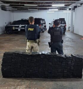 Fuga na BR-376 termina com carro destruído e prisão fuga-na-br-376-termina-com-carro-destruido-e-prisao