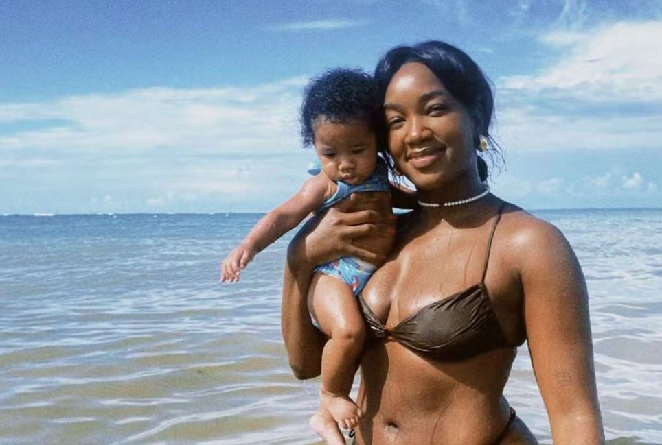Iza revela que teve dificuldades para amamentar: ‘me senti menos mãe’ iza-revela-que-teve-dificuldades-para-amamentar:-‘me-senti-menos-mae’