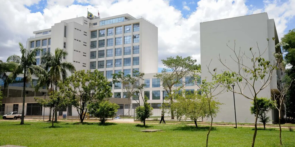 PM retira estudantes da reitoria da USP pm-retira-estudantes-da-reitoria-da-usp