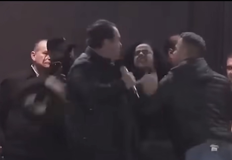Deputado e vereadora protagonizam barraco em palco de festa no interior deputado-e-vereadora-protagonizam-barraco-em-palco-de-festa-no-interior