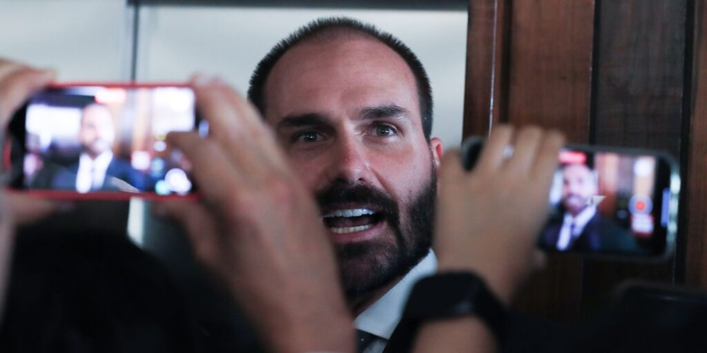 PGR pede ao Supremo condenação de Eduardo Bolsonaro por coação pgr-pede-ao-supremo-condenacao-de-eduardo-bolsonaro-por-coacao