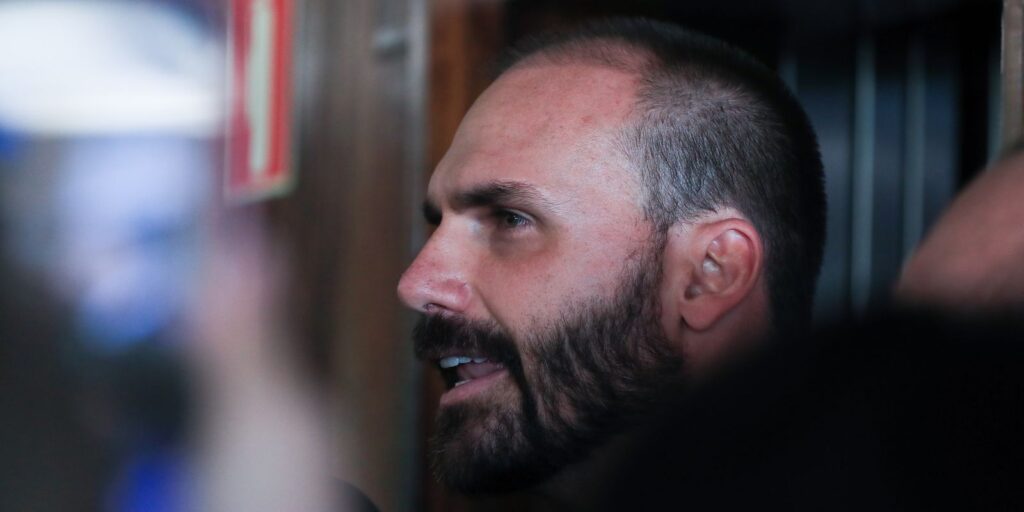 PGR pede condenação de Eduardo Bolsonaro pelo crime de coação pgr-pede-condenacao-de-eduardo-bolsonaro-pelo-crime-de-coacao