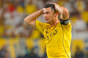 cristiano-ronaldo-ve-titulo-escapar-no-fim-apos-falha-do-goleiro-bento