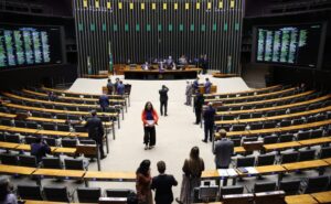 Deputados aprovam projeto que aumenta pena para militar que cometer estupro de vulnerável deputados-aprovam-projeto-que-aumenta-pena-para-militar-que-cometer-estupro-de-vulneravel