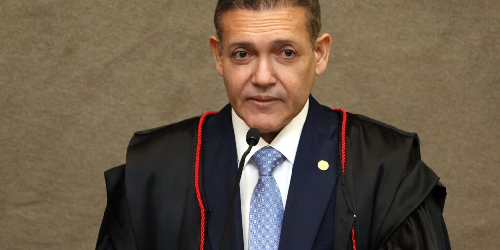 Ministro Nunes Marques toma posse como presidente do TSE ministro-nunes-marques-toma-posse-como-presidente-do-tse