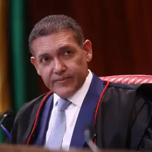 nunes-marques-toma-posse-da-presidencia-do-tse-com-andre-mendonca-como-vice