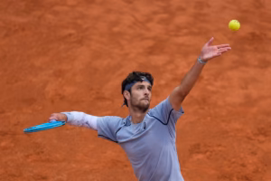 Musetti sofre lesão, desiste de Roland Garros e vira 2ª baixa do Top 10 no torneio musetti-sofre-lesao,-desiste-de-roland-garros-e-vira-2a-baixa-do-top-10-no-torneio