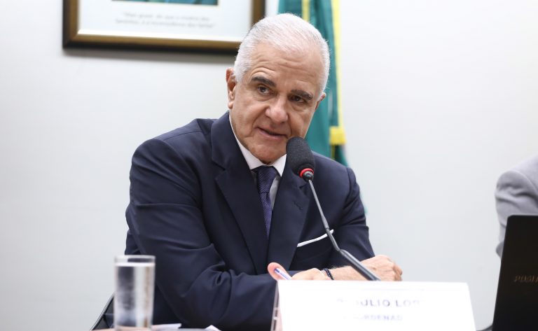 Frentes parlamentares criticam fim da “taxa das blusinhas” e apontam concorrência desleal frentes-parlamentares-criticam-fim-da-“taxa-das-blusinhas”-e-apontam-concorrencia-desleal