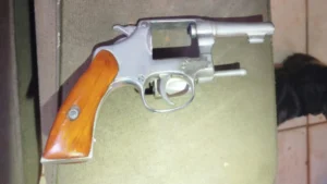 Confronto com Choque termina com homem morto e apreensão de revólver e drogas confronto-com-choque-termina-com-homem-morto-e-apreensao-de-revolver-e-drogas