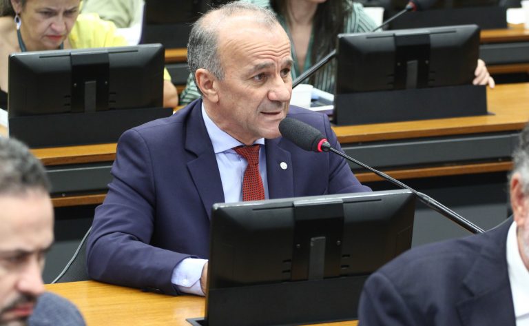 Comissão aprova projeto que prevê jornada de 30 horas para psicólogos sem redução salarial comissao-aprova-projeto-que-preve-jornada-de-30-horas-para-psicologos-sem-reducao-salarial