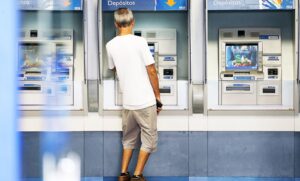 bancos-elevam-provisoes-em-quase-33%-com-piora-do-credito-e-juros-ainda-altos