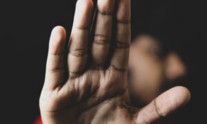 pai-e-preso-por-suspeita-de-estuprar-filha-de-12-anos-com-ajuda-do-filho-adolescente